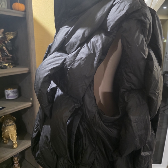 Black Quilted Puffer Jacket - Picture 3 of 7